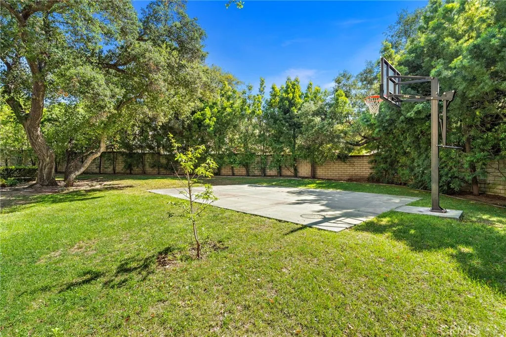 2290 Redwood