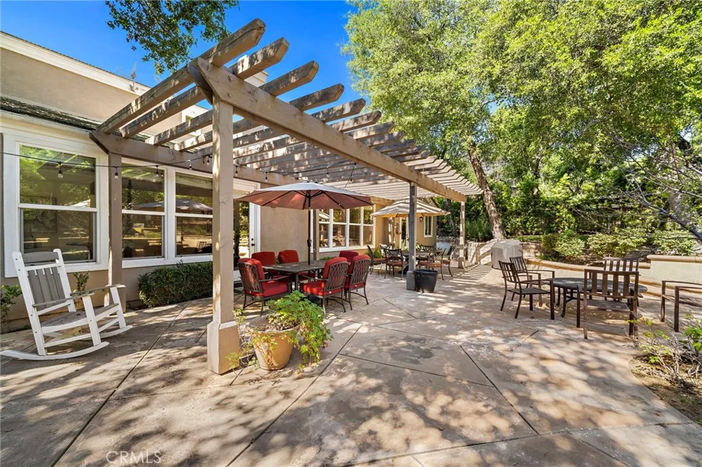 2290 Redwood