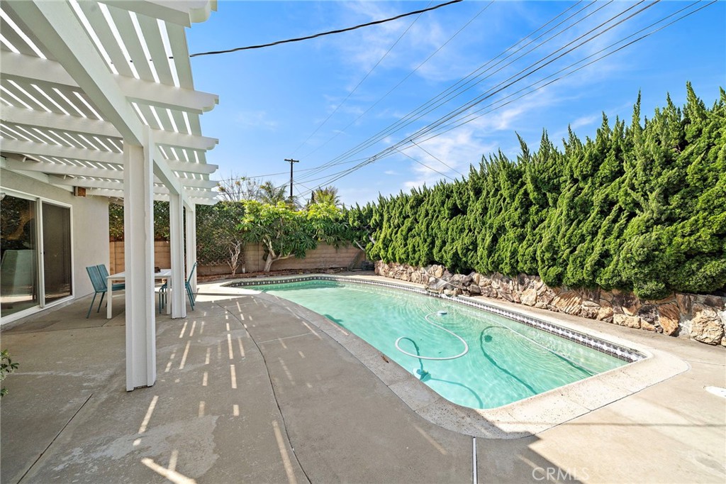 16805 Redwood Street