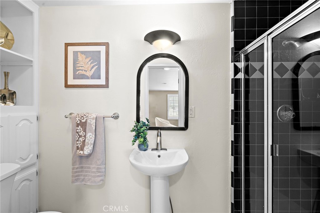 16805 Redwood Street