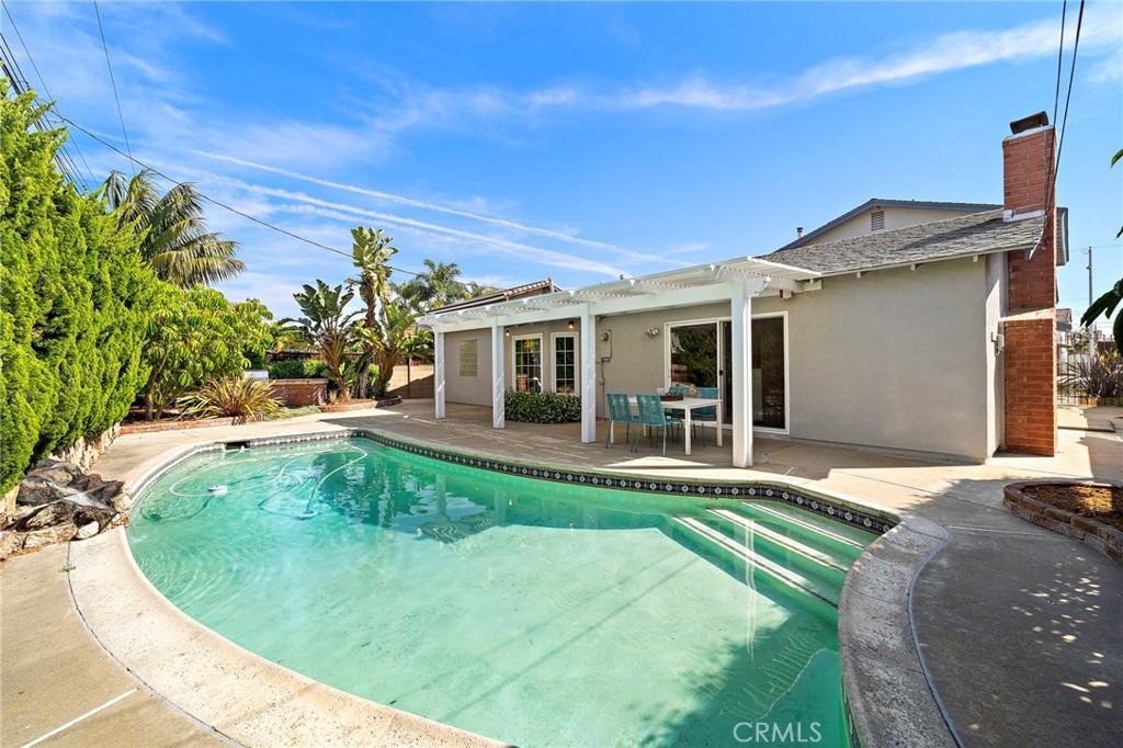 16805 Redwood Street