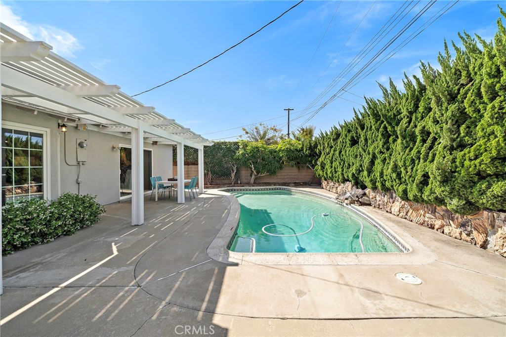 16805 Redwood Street