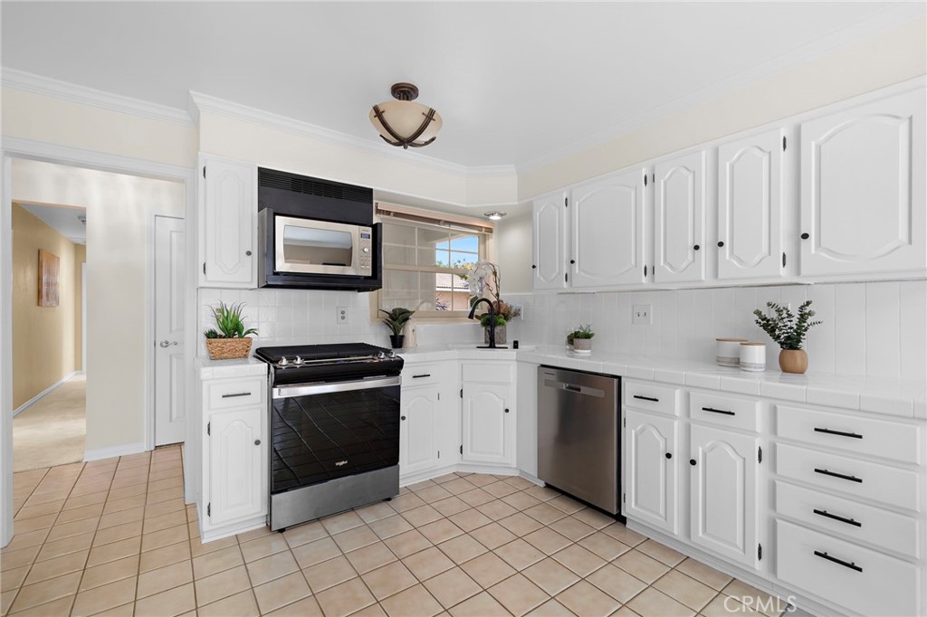 16805 Redwood Street