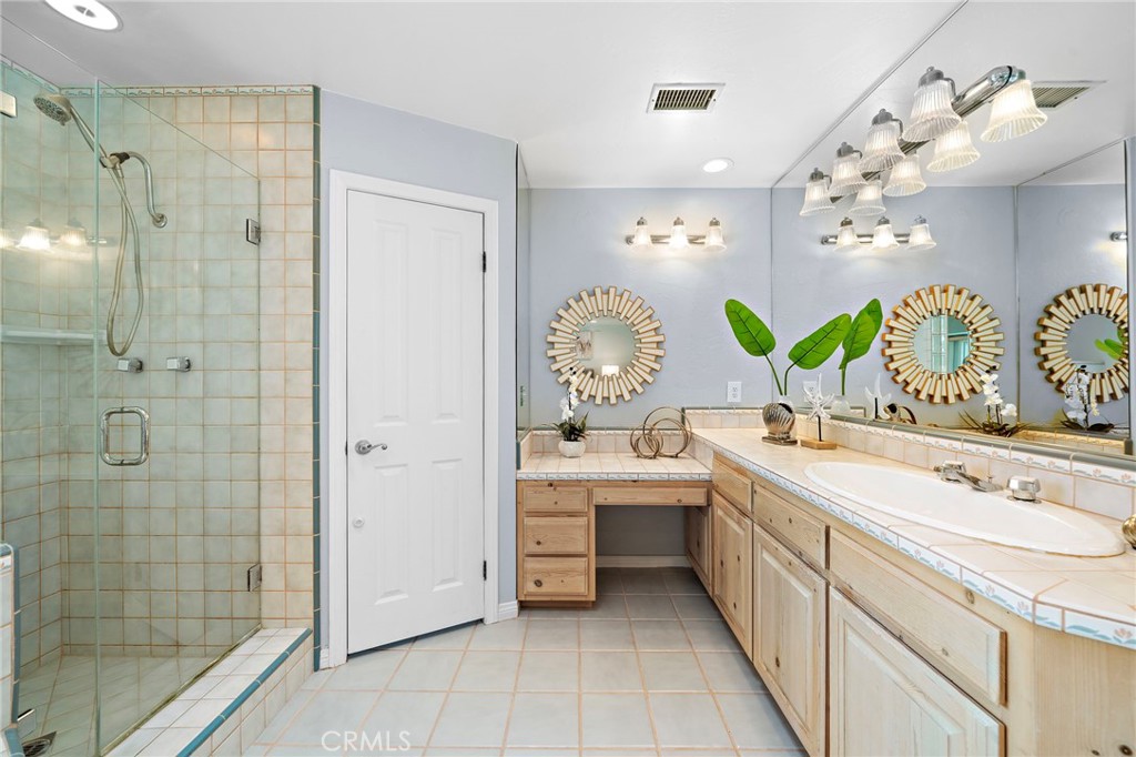 16805 Redwood Street