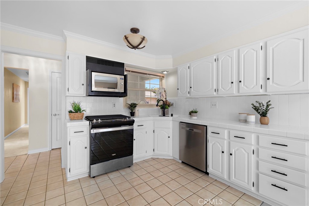 16805 Redwood Street