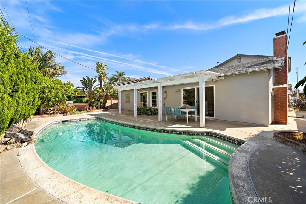 16805 Redwood Street