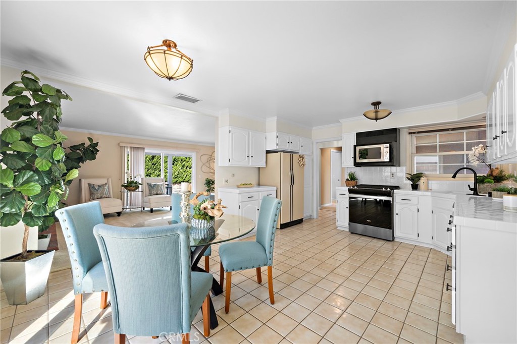 16805 Redwood Street