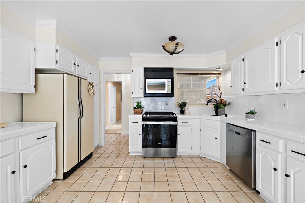 16805 Redwood Street