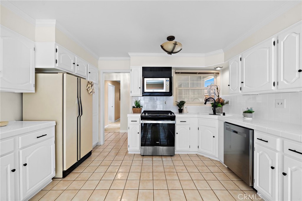 16805 Redwood Street