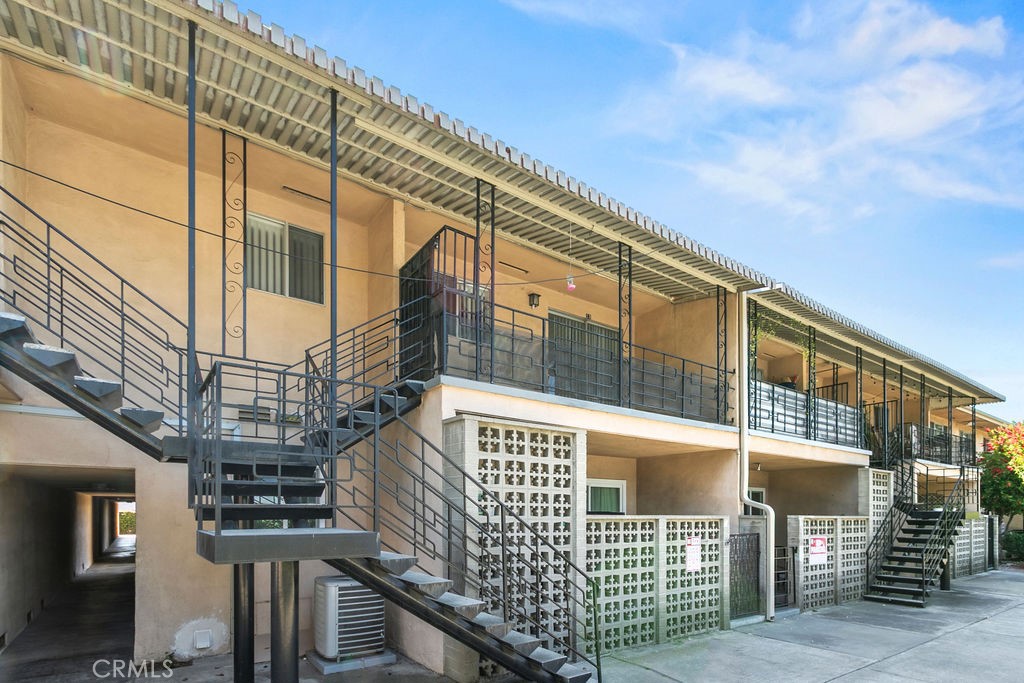 1801 Greenleaf Street 15