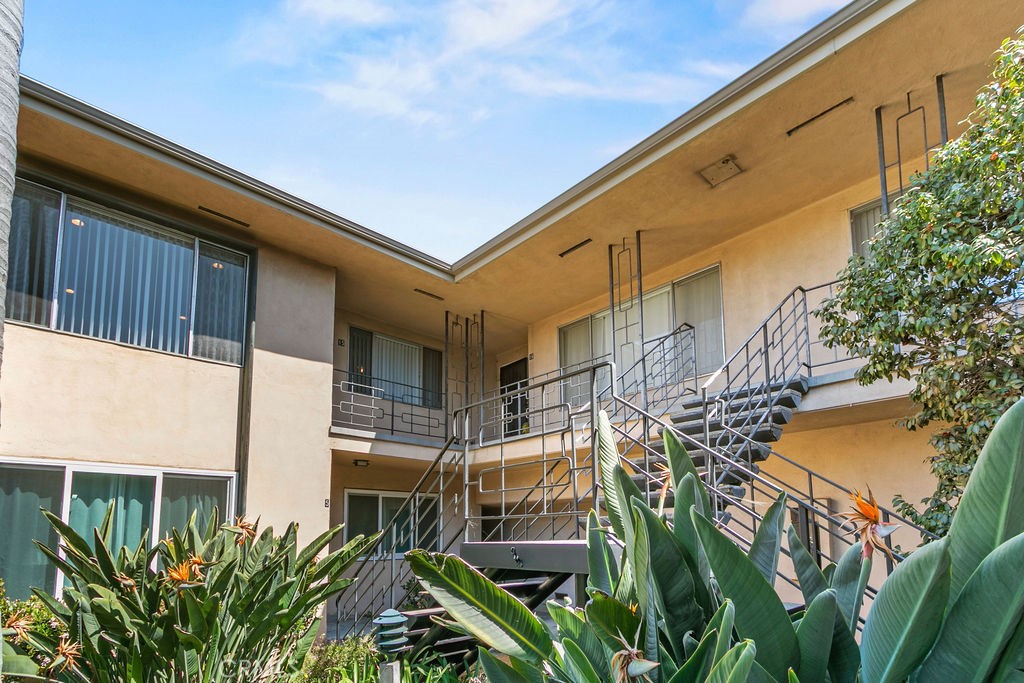 1801 Greenleaf Street 15