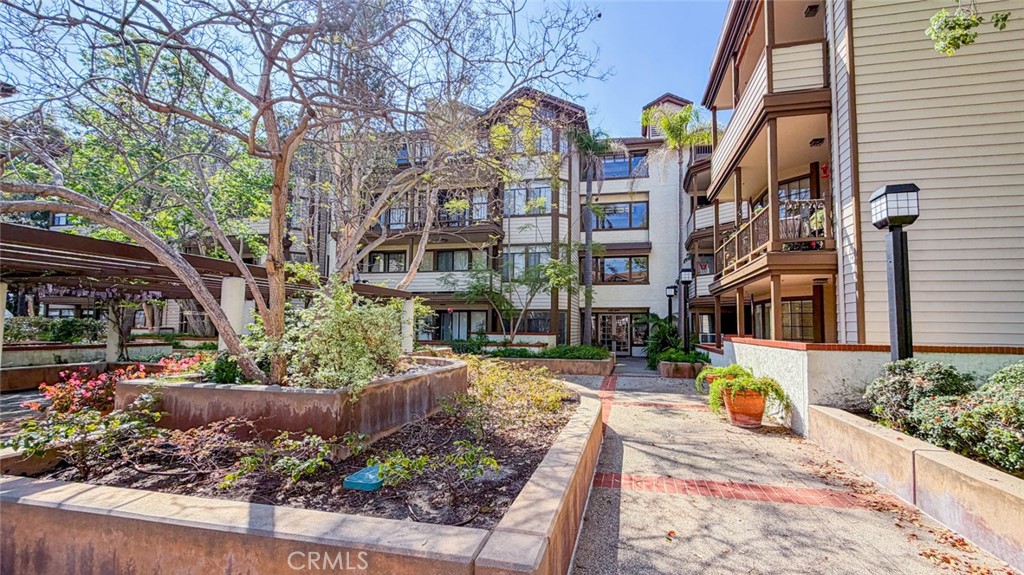 2563 Plaza Del Amo 204