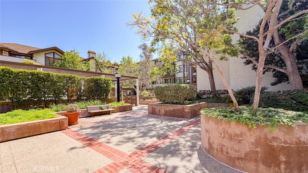 2563 Plaza Del Amo 204