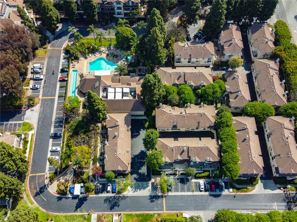2563 Plaza Del Amo 204