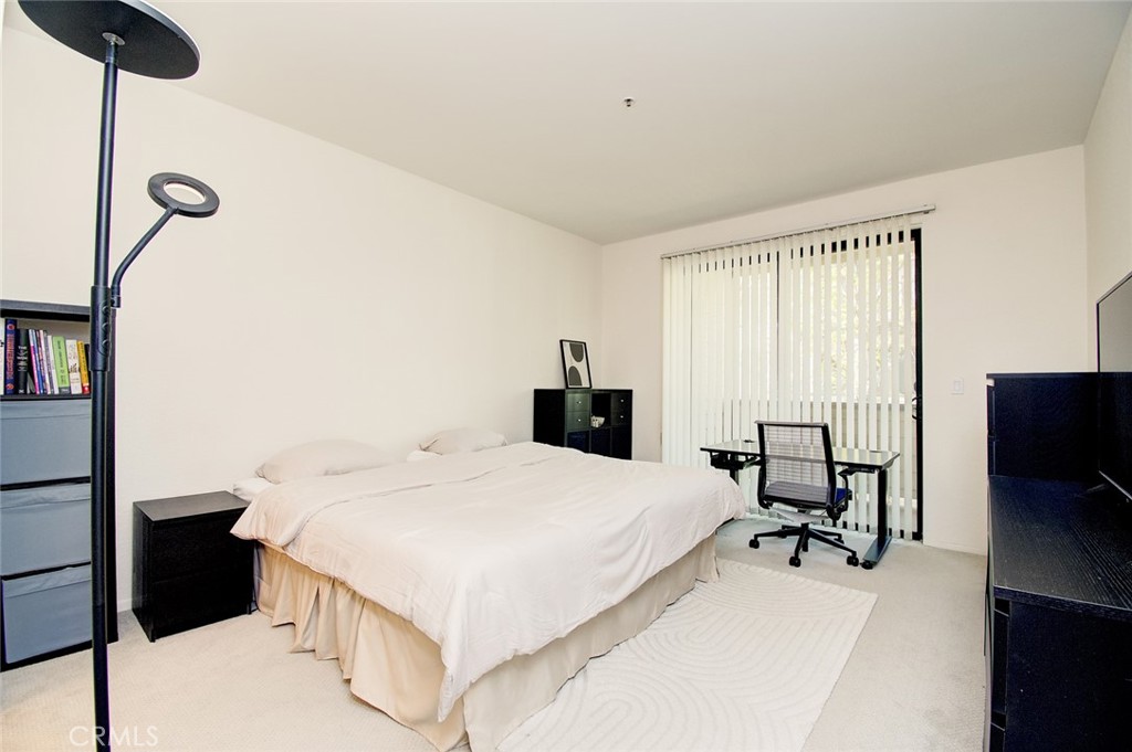 2563 Plaza Del Amo 204