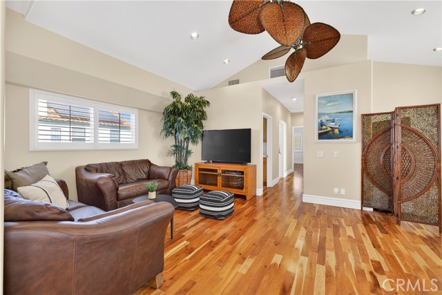 120 N Loreta WALK
