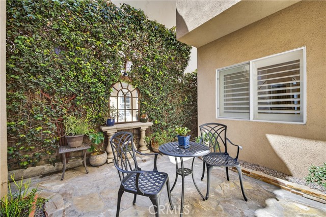 120 N Loreta WALK