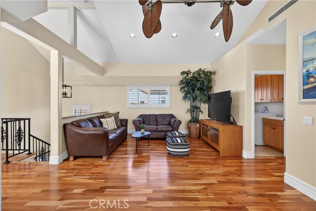 120 N Loreta WALK