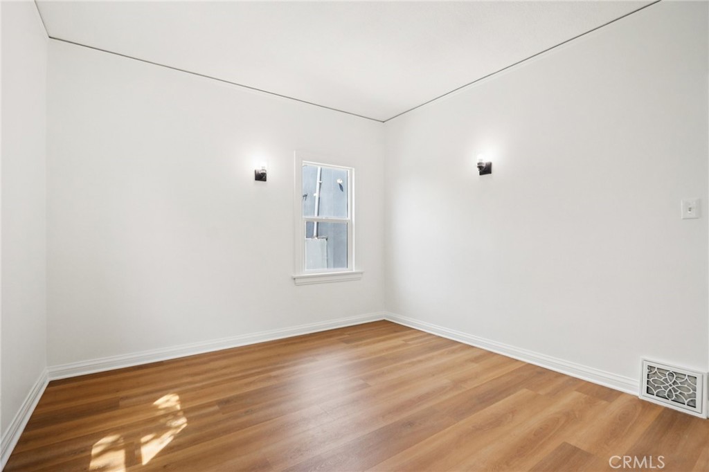 1112 W 64th Street