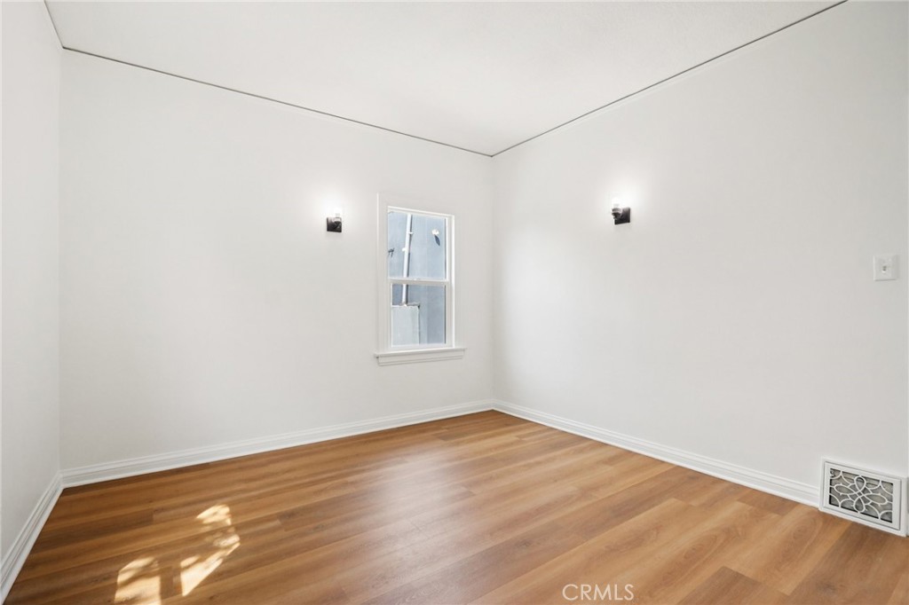 1112 W 64th Street