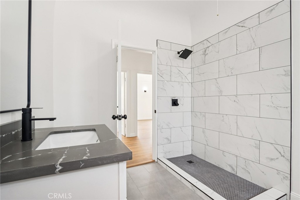 1112 W 64th Street