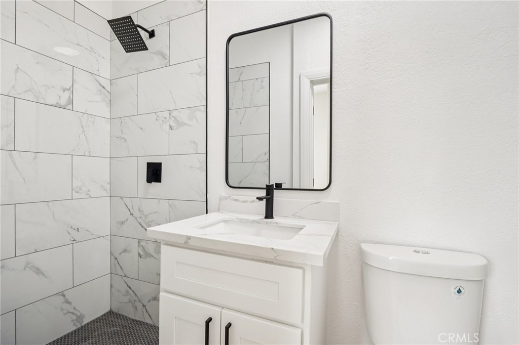1112 W 64th Street