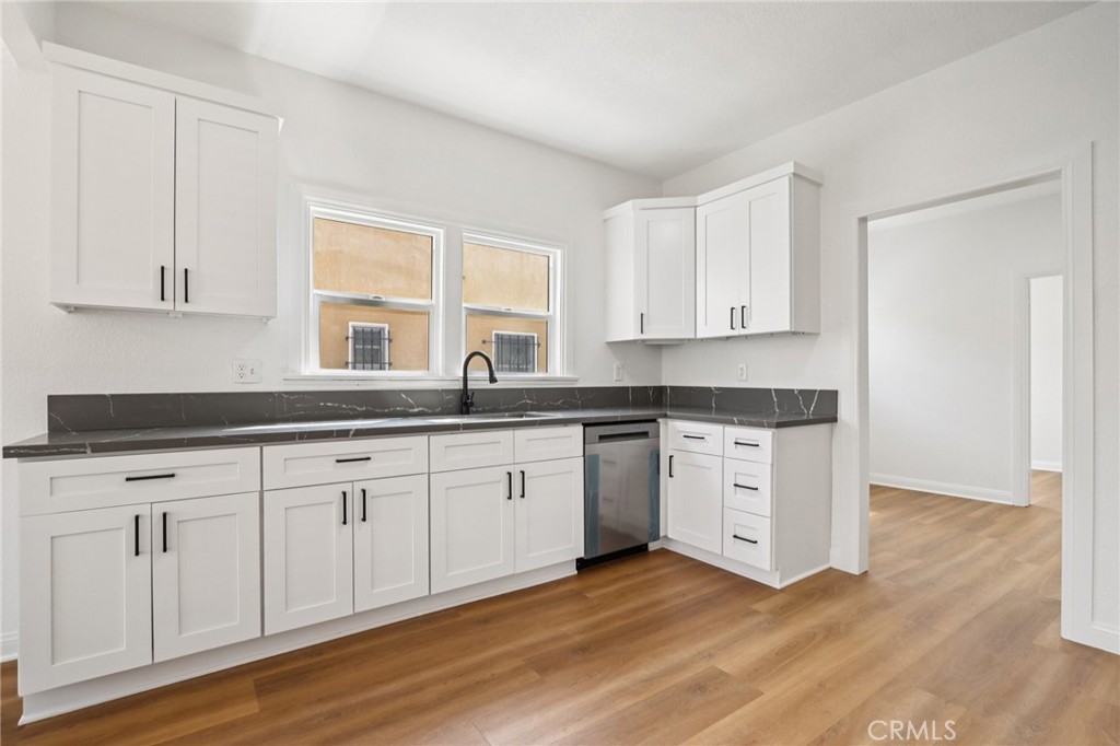 1112 W 64th Street