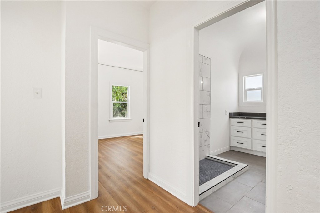 1112 W 64th Street