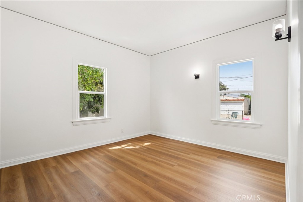1112 W 64th Street