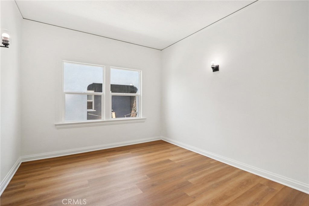 1112 W 64th Street
