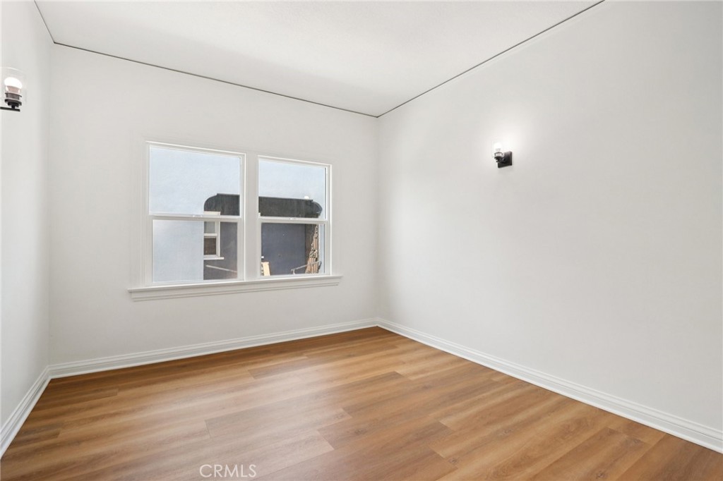 1112 W 64th Street