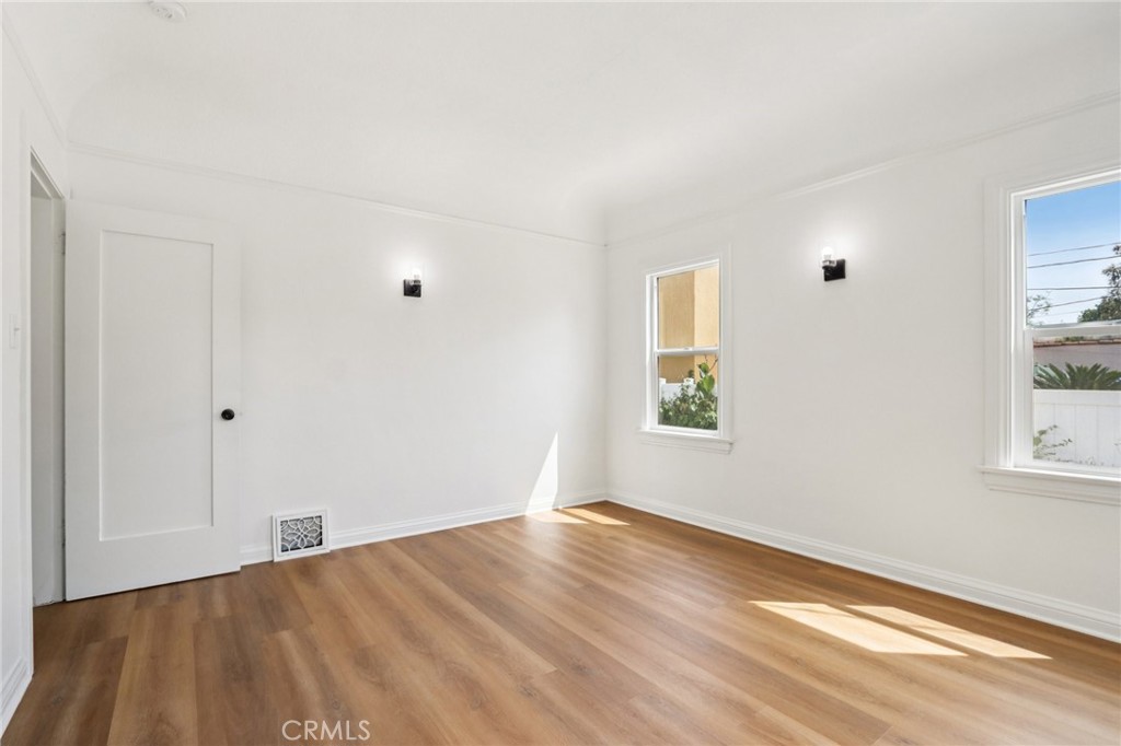 1112 W 64th Street