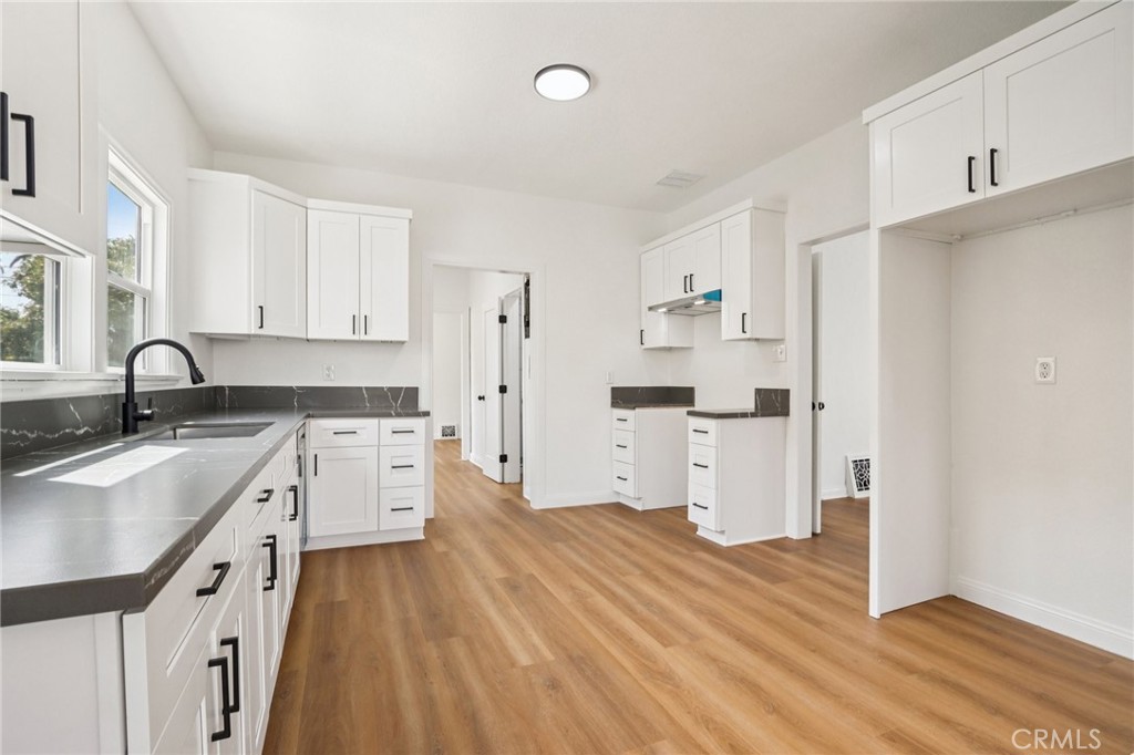 1112 W 64th Street