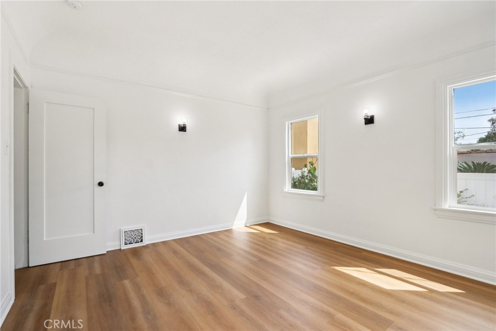 1112 W 64th Street