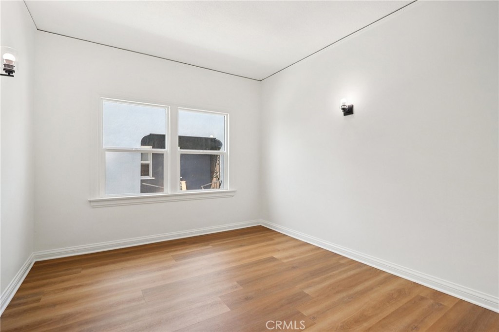 1112 W 64th Street