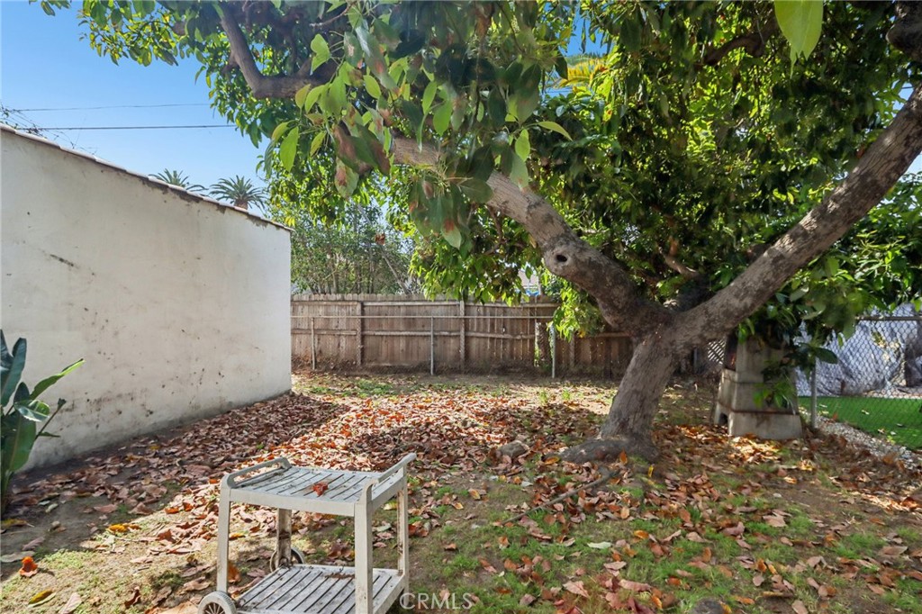 1112 W 64th Street