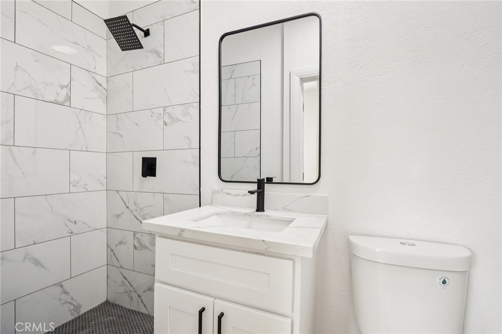 1112 W 64th Street