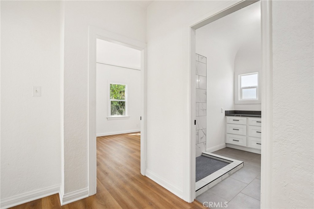 1112 W 64th Street