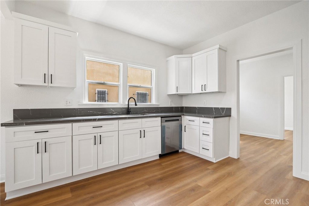1112 W 64th Street