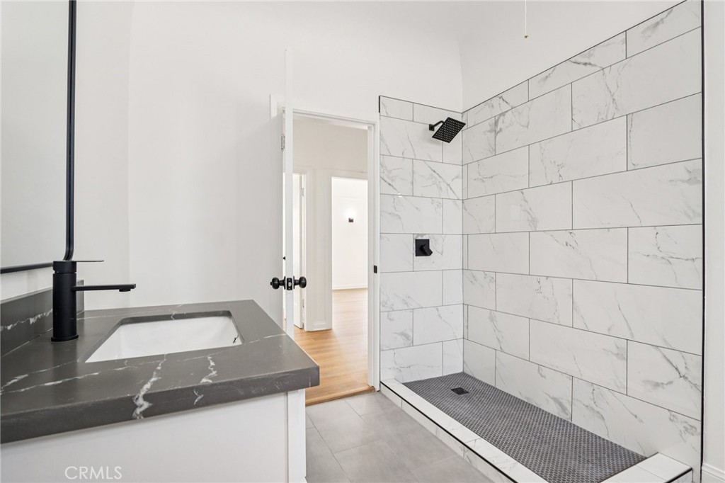 1112 W 64th Street