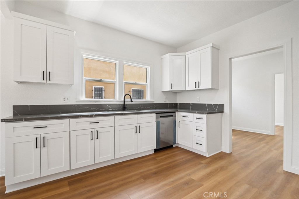 1112 W 64th Street