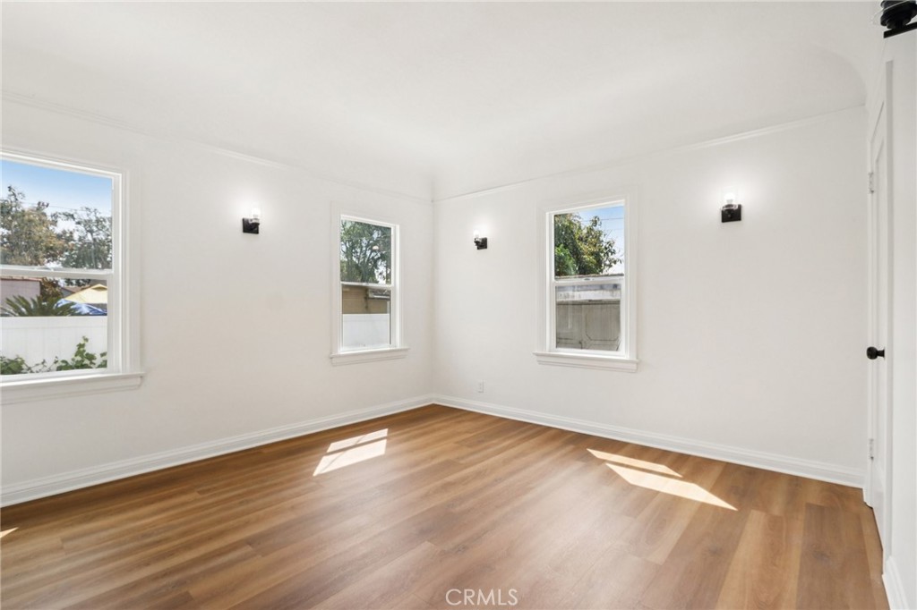 1112 W 64th Street