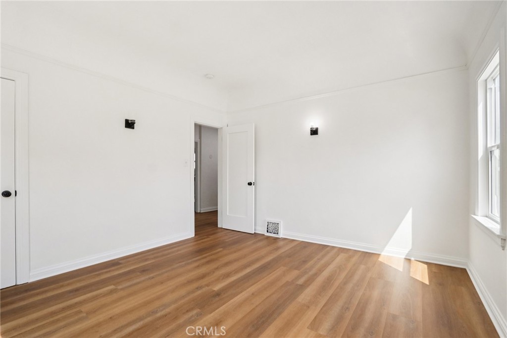 1112 W 64th Street
