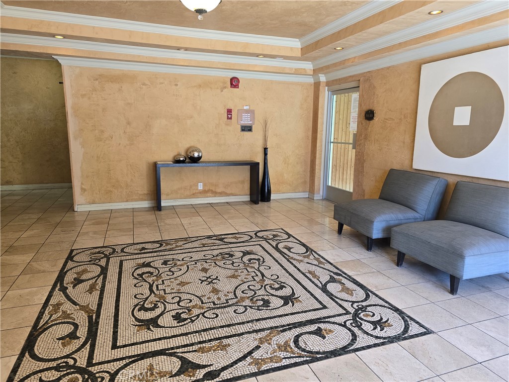 1154 S Barrington 312