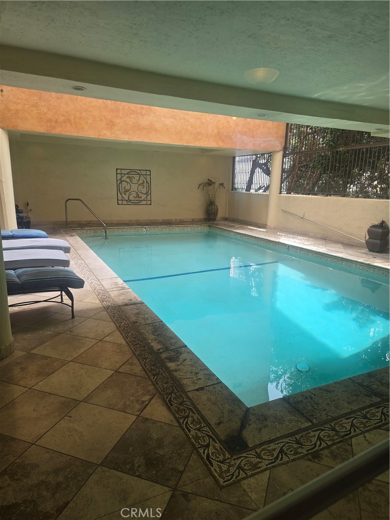 1154 S Barrington 312