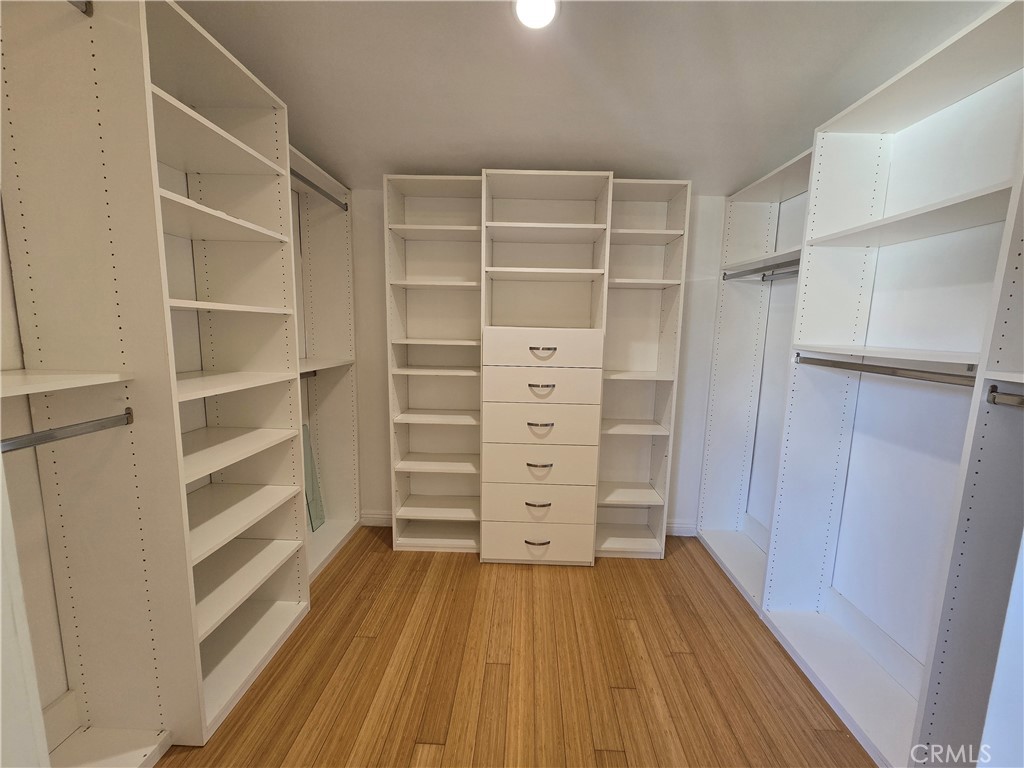 1154 S Barrington 312