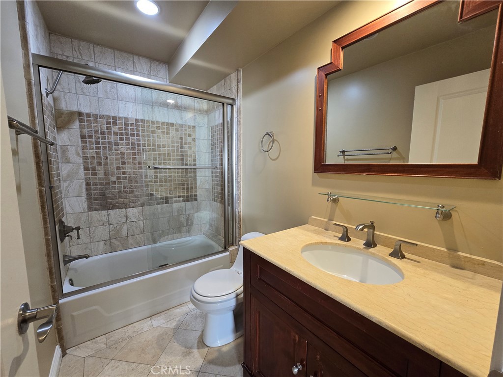 1154 S Barrington 312