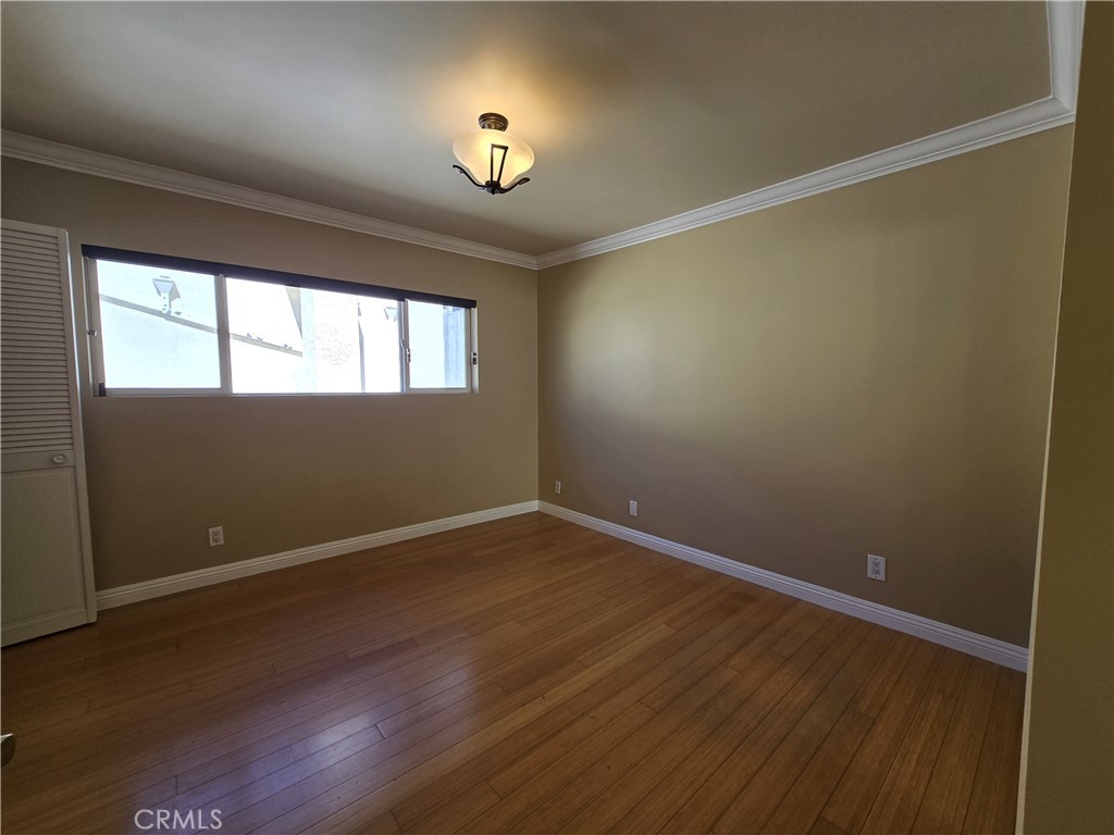 1154 S Barrington 312