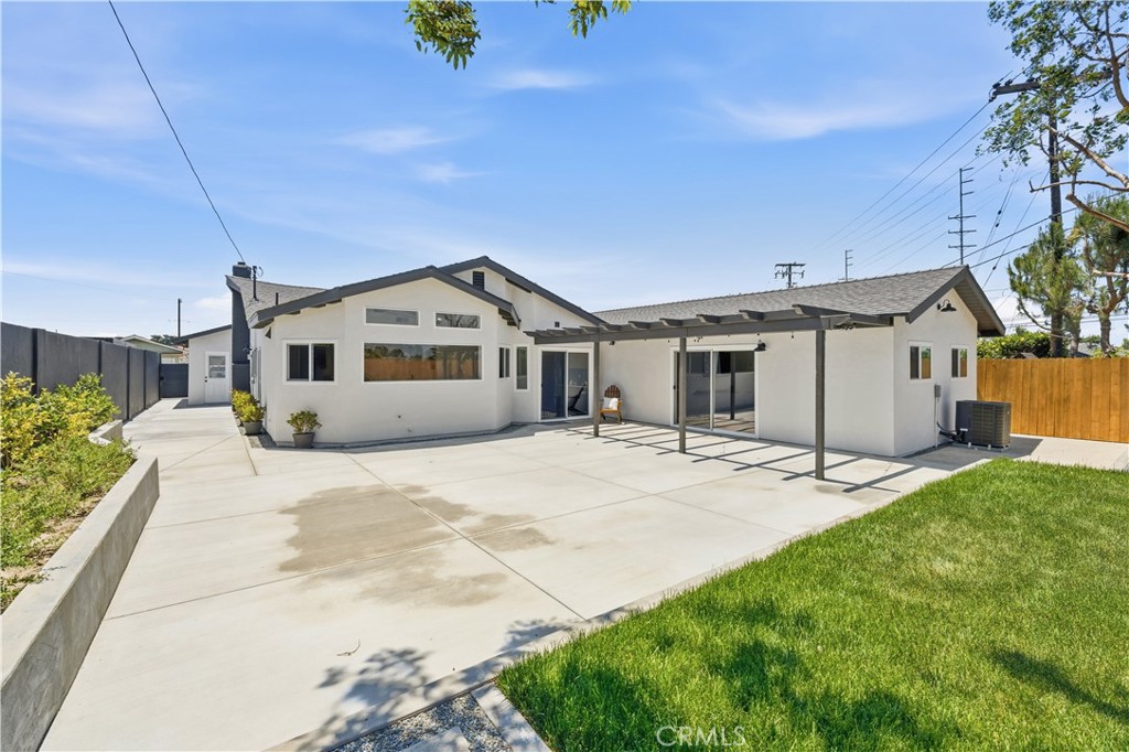6541 Bestel Avenue