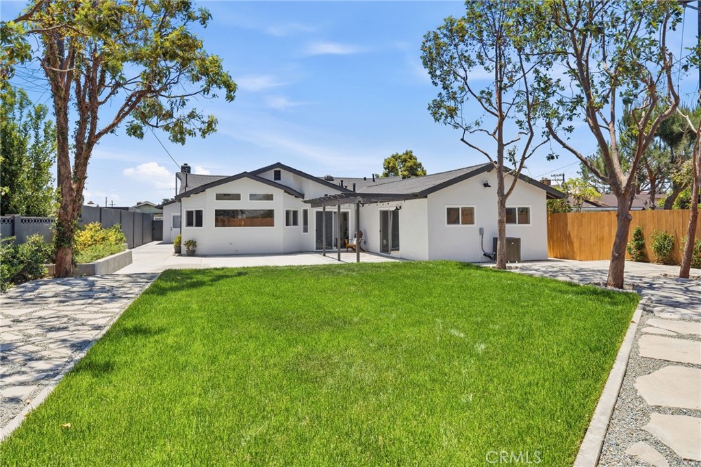 6541 Bestel Avenue